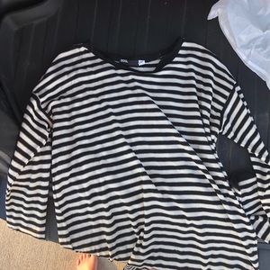 Black and white stripped long sleeve tee